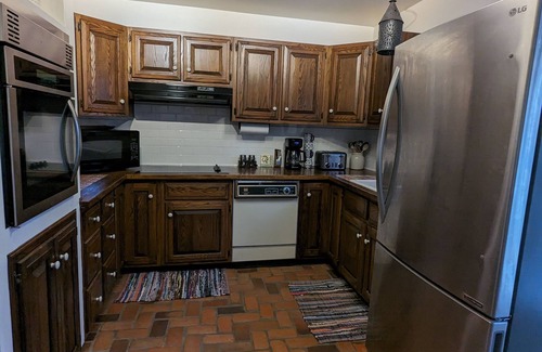 Trafalgar Casa | "Wildwood Acres" Peaceful Wooded Retreat