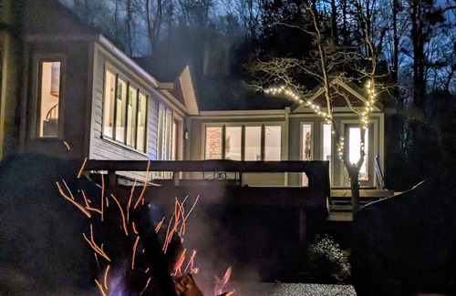 Trafalgar Casa | "Wildwood Acres" Peaceful Wooded Retreat