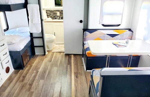 Dover Casa | Wildwood Camper De Sleeps 6-7,