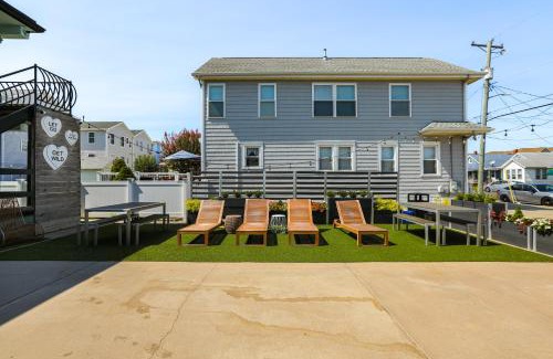 North Wildwood Apartamento | Wildwood Condo Community Pool, Walk to Beach!