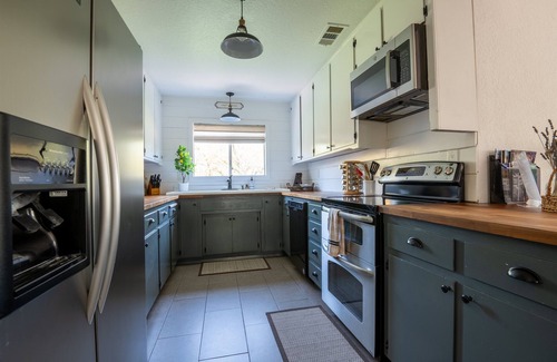 Atascadero Casa | Wildwood Cottage-Family Friendly Wine Country Stay