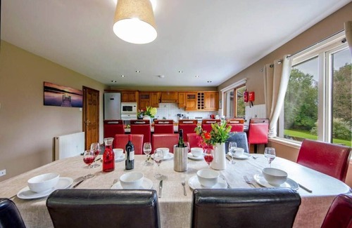 West Laroch Cabaña | Cottage Wildwood y sala de juegos