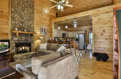Ellijay Cabina | Wildwood - romántica, acogedora cabaña en el bosque