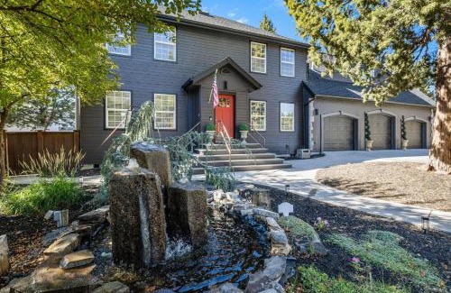 Old Farm District Casa | Wildwood Manor