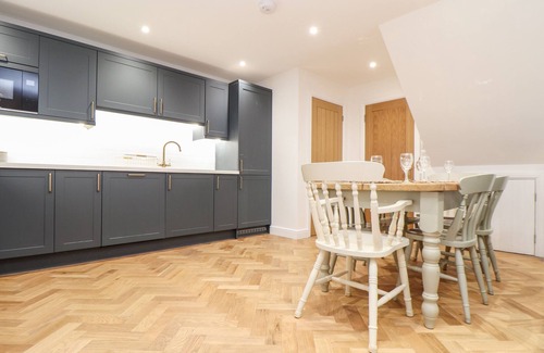 Newquay Cabaña | WILDWOOD, pet friendly, with open fire in Newquay