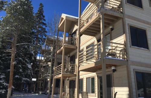 Four O'Clock Apartamento | Wildwood Suites Condos by Daniel