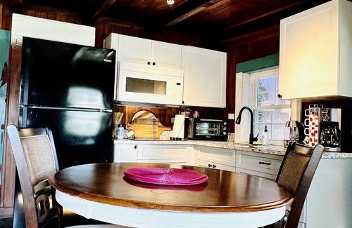 Wilkesboro Cabina | Wilkes Forest Retreat, Family Cabin