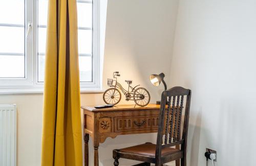 Custom House Casa | Wilkinsons Home-Free parking, Perfect For Contractors & Weekend getaways, Near London City Airport & Excel