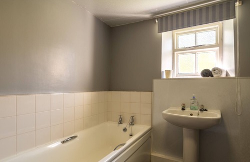 Buttermere Cabaña | Wilkinsyke Farm Cottage - Buttermere Village, with log-burner