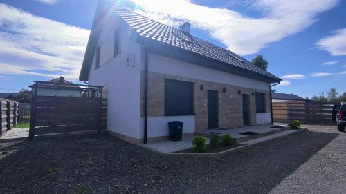 Wadowice Apartamento | Willa Kier dom bliźniak 7-osobowy ZE STREFĄ BASENOWĄ w miejscowości Chocznia NIEDALEKO ZATORU I ENERGYLANDII