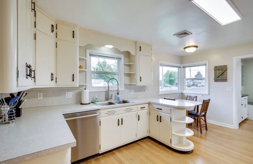 Albany Casa | Willamette Valley Family Home w/Fenced Yard