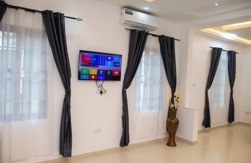 Tesano Apartamento | William Ofori-Atta Fie