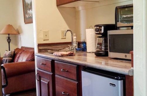 Paonia Apartamento | Apartamento recién remodelado en una granja de trabajo.