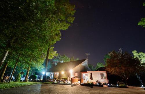 Stonehouse Otro | Williamsburg Camping Resort One Bedroom Loft Cabin 4