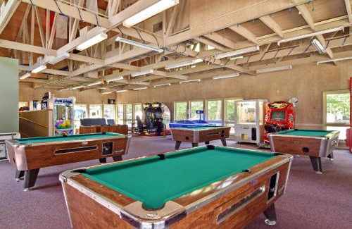 Stonehouse Otro | Williamsburg Camping Resort One Bedroom Loft Cabin 4