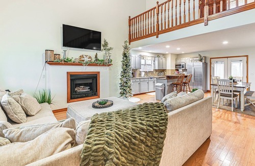 Williamstown Casa | Williamstown Gem w/ Private Pool & Hot Tub!