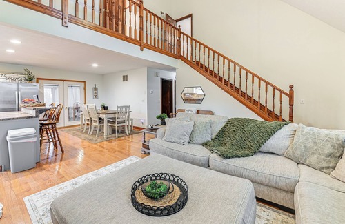 Williamstown Casa | Williamstown Gem w/ Private Pool & Hot Tub!