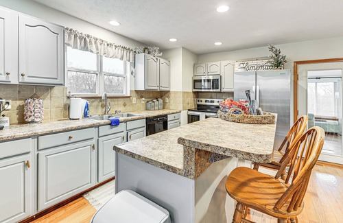 Williamstown Casa | Williamstown Gem w/ Private Pool & Hot Tub!