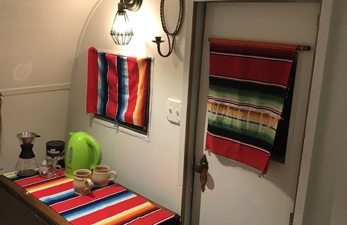 Nemo Casa | Willie Cleo, the Vintage Holiday Rambler in Walnut Springs