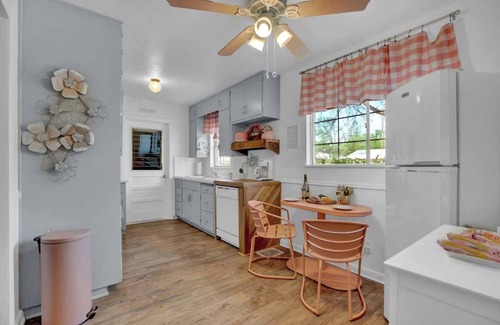 Fredericksburg Casa | Willkommen to Pink Haus 1 Mile to Main Street!