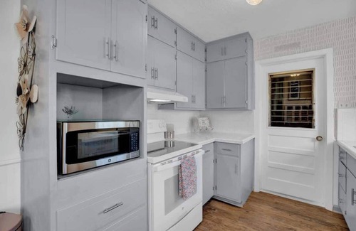 Fredericksburg Casa | Willkommen to Pink Haus 1 Mile to Main Street!