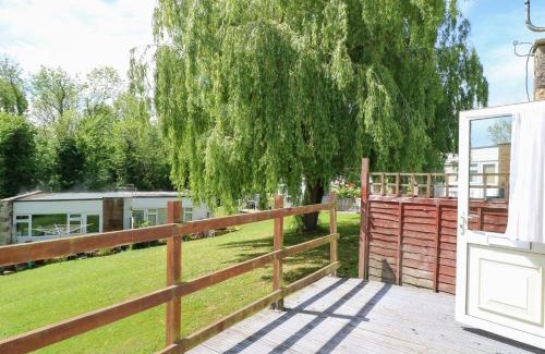 Cowes Casa | Willow Cabin