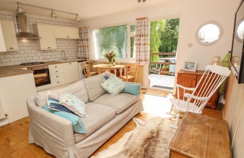 Cowes Casa | Willow Cabin