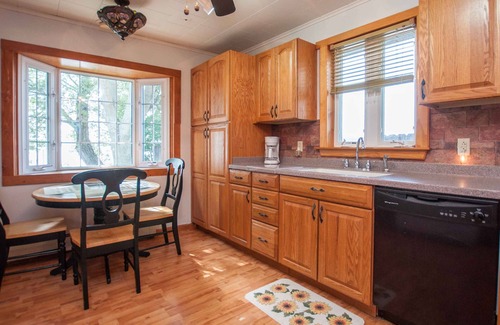 Town of Varick Cabaña | Willow Cove: Wine Country y Lake Living