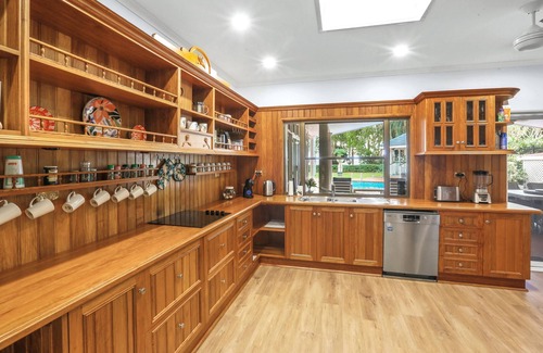 Kewarra Beach Casa | Willow Garden Stays Beachfront Luxury Home