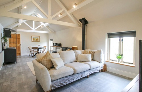 Ellesmere Cabaña | WILLOW GRANGE ANNEX, romantic, character holiday cottage in Ellesmere