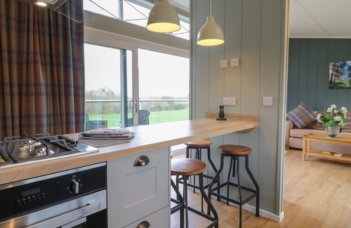 Newark Cabaña | WILLOW LODGE, family friendly, with a garden in Newark-On-Trent