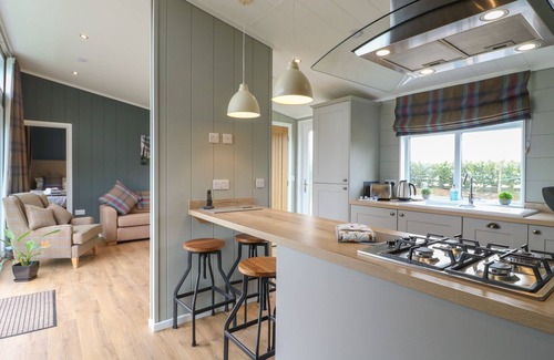 Newark Cabaña | WILLOW LODGE, family friendly, with a garden in Newark-On-Trent
