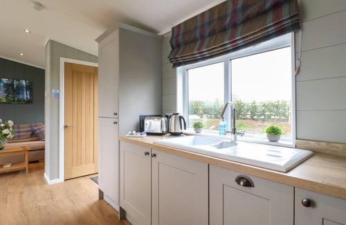 Newark Cabaña | WILLOW LODGE, family friendly, with a garden in Newark-On-Trent