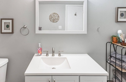 Huntsville Condominio | Willow Pointe #2 Huntsville Alabama 1 Bedroom Home by RedAwning