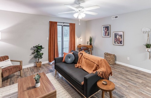 Huntsville Condominio | Willow Pointe #2 Huntsville Alabama 1 Bedroom Home by RedAwning