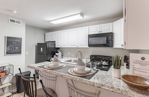 Huntsville Condominio | Willow Pointe #2 Huntsville Alabama 1 Bedroom Home by RedAwning