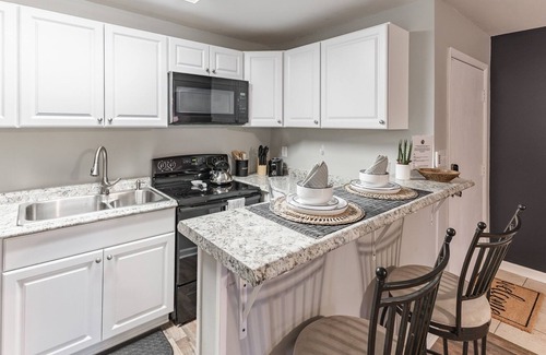 Huntsville Condominio | Willow Pointe #2 Huntsville Alabama 1 Bedroom Home by RedAwning