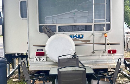 Cookeville Casa | Willow RV Centrally Located to Restaurants, Shopping, Hospital and Parks.