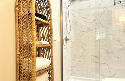 Biloxi Hotel | Southern Charm on The Secret Coast The Mockingbird Inn- Willow Suite