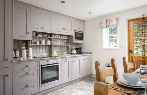 Snowshill Village Cabaña | WILLOW VALE, pet friendly, with a garden in Snowshill