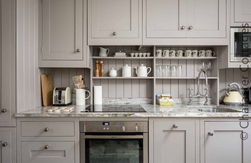 Snowshill Village Cabaña | WILLOW VALE, pet friendly, with a garden in Snowshill