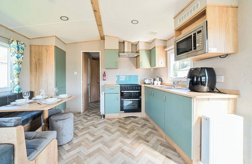 Great Billing Cabaña | WILLOWBROOK HIDEAWAY - BILLING AQUADROME in Billing Aquadrome Holiday Park