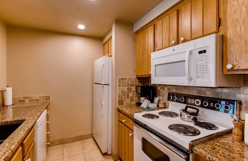 Lakeside Village Condominio | Willows 1716