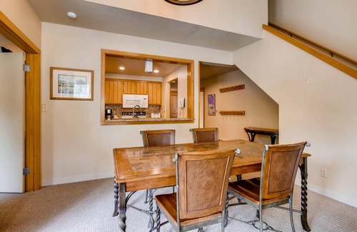 Lakeside Village Condominio | Willows 1716