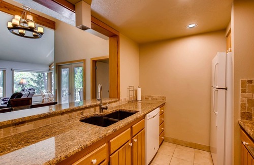 Lakeside Village Condominio | Willows 1716