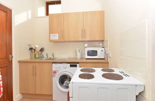 Newport Cabaña | Willows - a barn that sleeps 2 guests in 1 bedroom plus 2 on sofa bed [lounge]