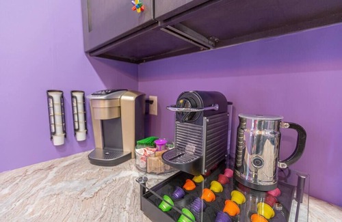 Lawrenceville Casa | Willy Wonka Themed | King Bed | Free Parking | Arcade | BBQ