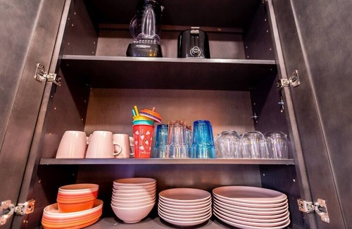 Lawrenceville Casa | Willy Wonka Themed | King Bed | Free Parking | Arcade | BBQ