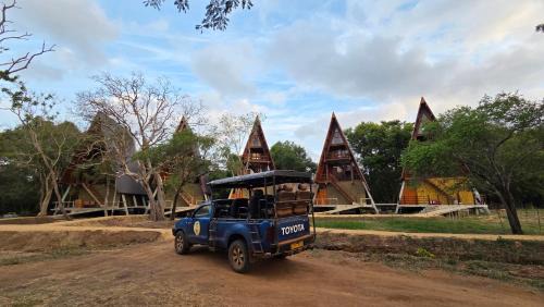 Nochchiyagama Cama Y Desayuno | Wilpattu Safari Resort