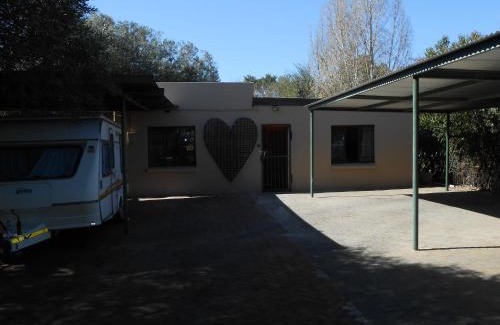Bloemfontein Apartamento | Wilreco self carting 2 bedroom flat.
